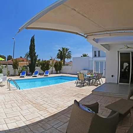 Helen,colonian Beach Villas Meneou