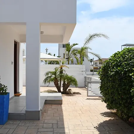 Villa Helen,colonian Beach Villas *